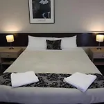 Motel 80