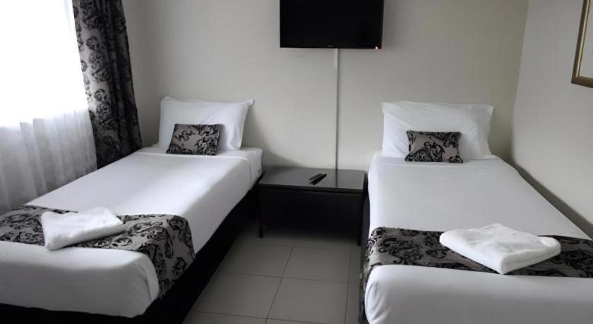 80 Motel 3*